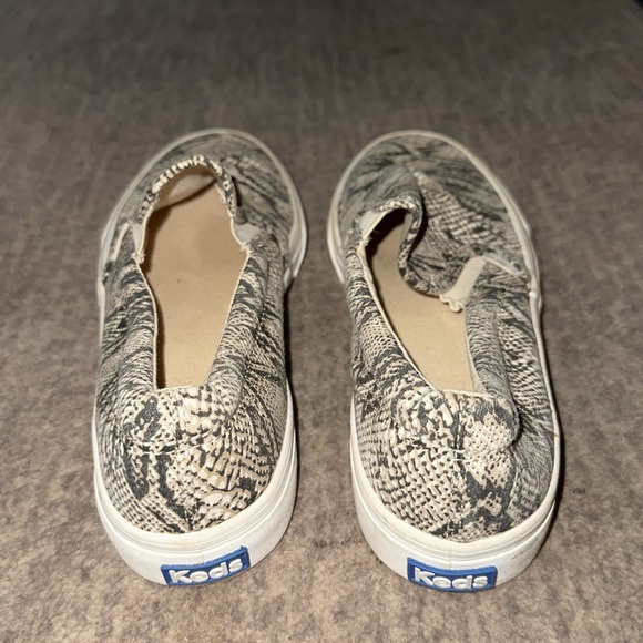 Women’s Snake print Keds. Size 8 - Picture 3 of 5